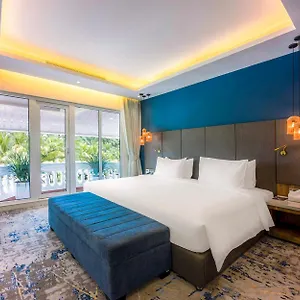 Queenco & Casino Hotel